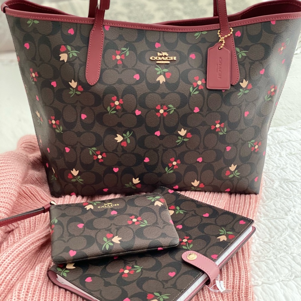 🆕 COACH | Heart City Tote, Notebook & Wristlet - Picture 3 of 16